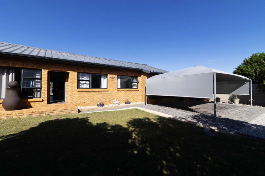 To Let 3 Bedroom Property for Rent in Sandbaai Western Cape